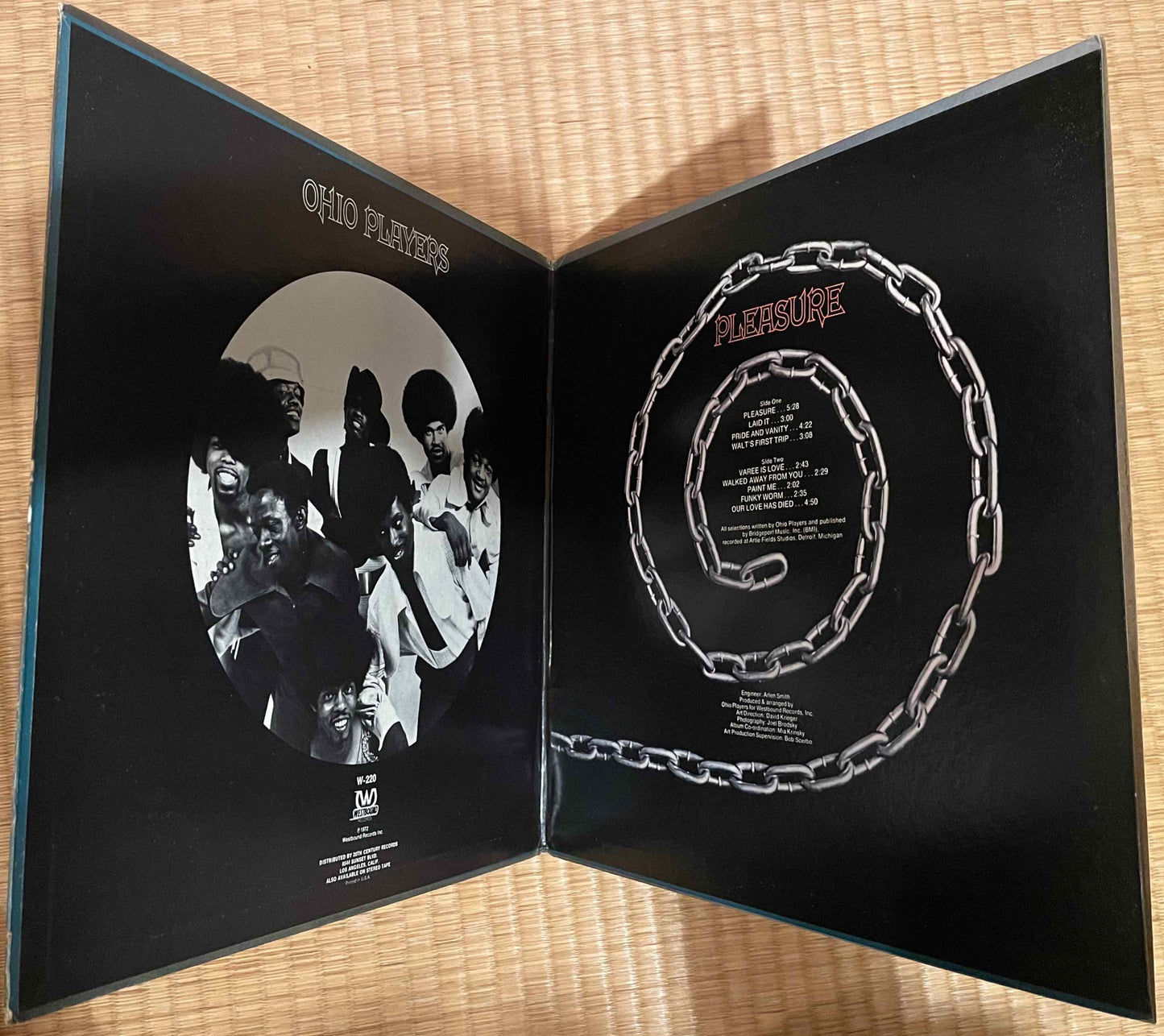 Ohio Players – Pleasure LP sleeve inside image